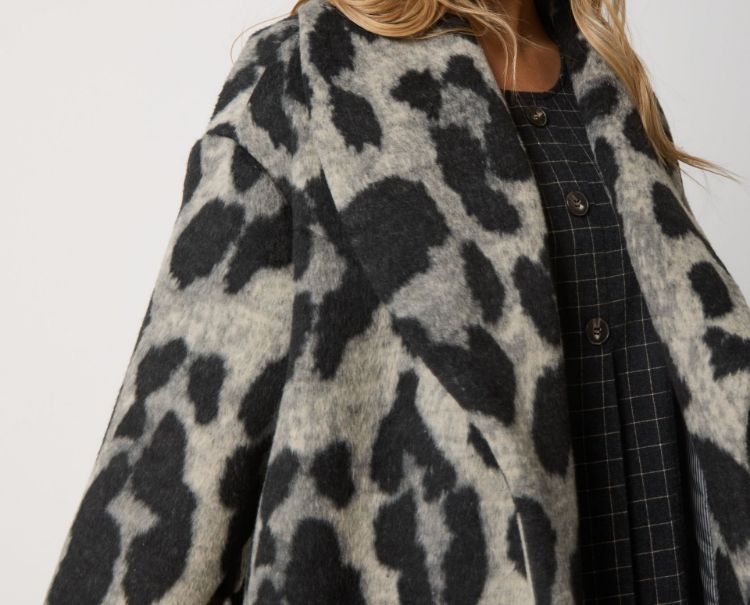 Immagine di Cappotto in lana e cotone animalier con cintura