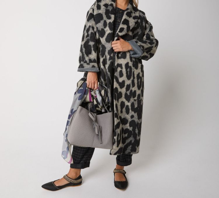 Immagine di Cappotto in lana e cotone animalier con cintura