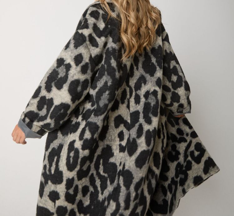 Immagine di Cappotto in lana e cotone animalier con cintura