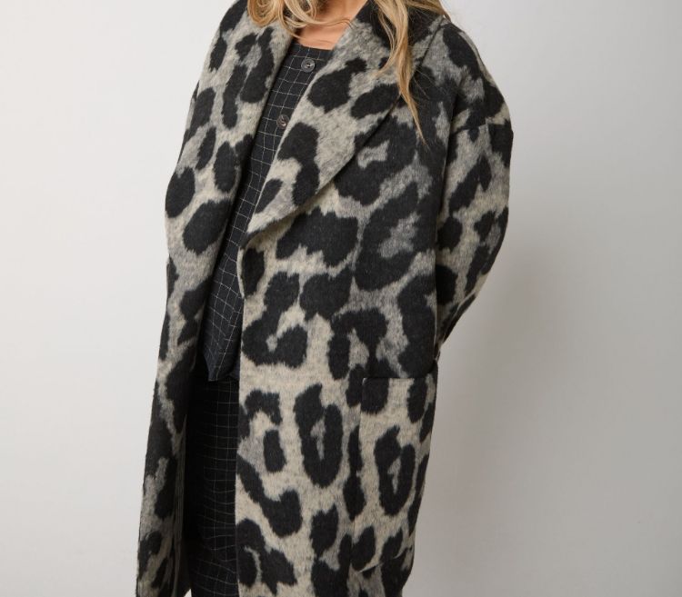 Immagine di Cappotto in lana e cotone animalier con cintura