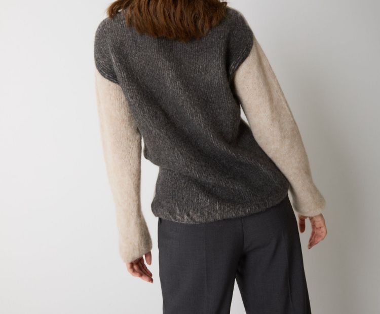 Immagine di Maglia dolcevita in lana e alpaca con fiori