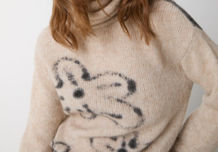 Immagine di Maglia dolcevita in lana e alpaca con fiori