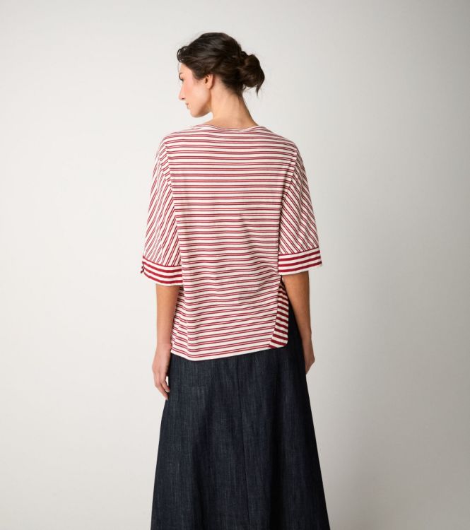 T-shirt a righe con scollo a V bordeaux