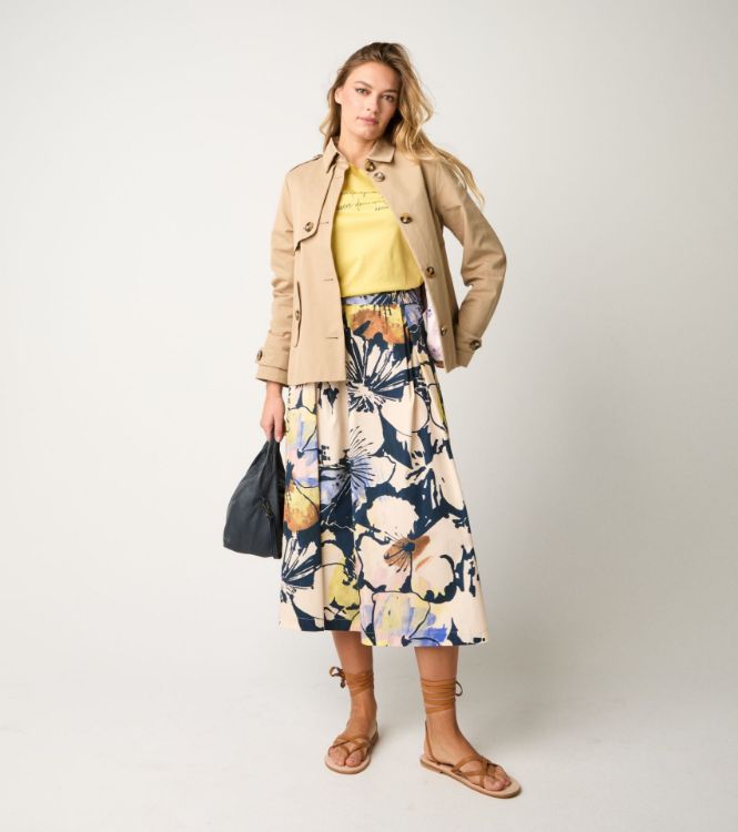 Trench corto con bottoni cappuccino