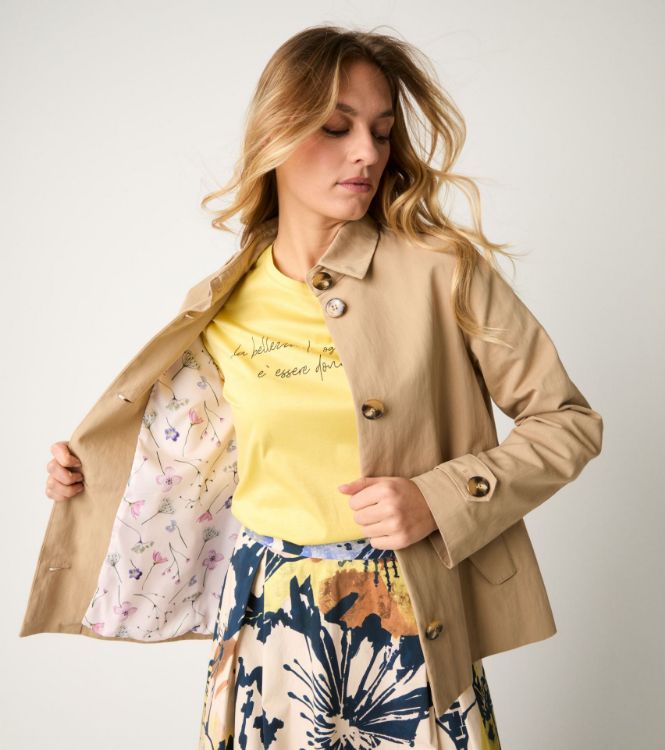 Trench corto con bottoni cappuccino