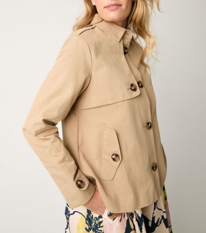 Trench corto con bottoni cappuccino