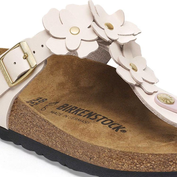 Immagine di Sandali Birkenstock Gizeh Flower Embellishment in Pelle Naturale