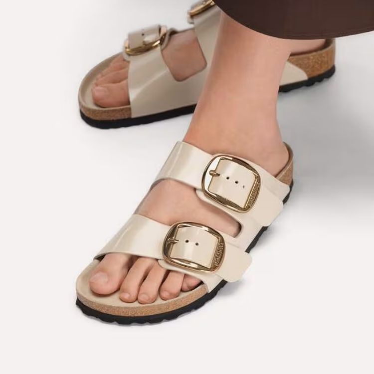 Immagine di Sandali Birkenstock Arizona Big Buckle in Pelle Naturale Vernice